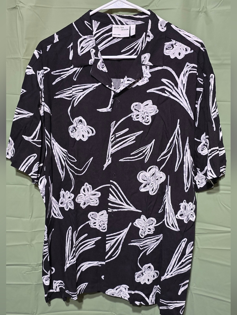 Level Ten Black & White Floral Short-Sleeve Button-Down Shirt